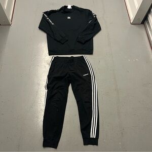 Adidas  Black sweat suit  Set joggers and sweater